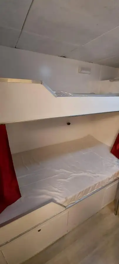 Barco de tripulação à venda