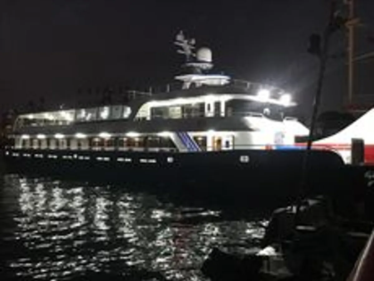 Navio de passageiros à venda