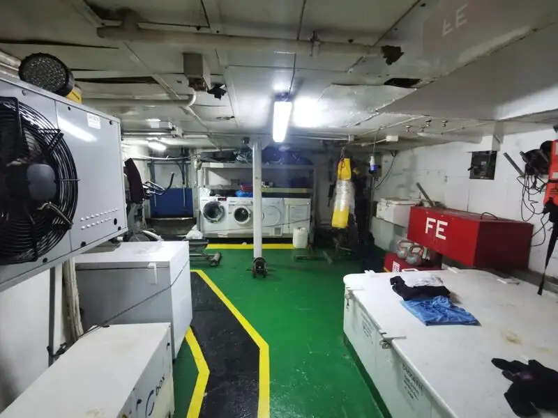 Navio de abastecimento à venda