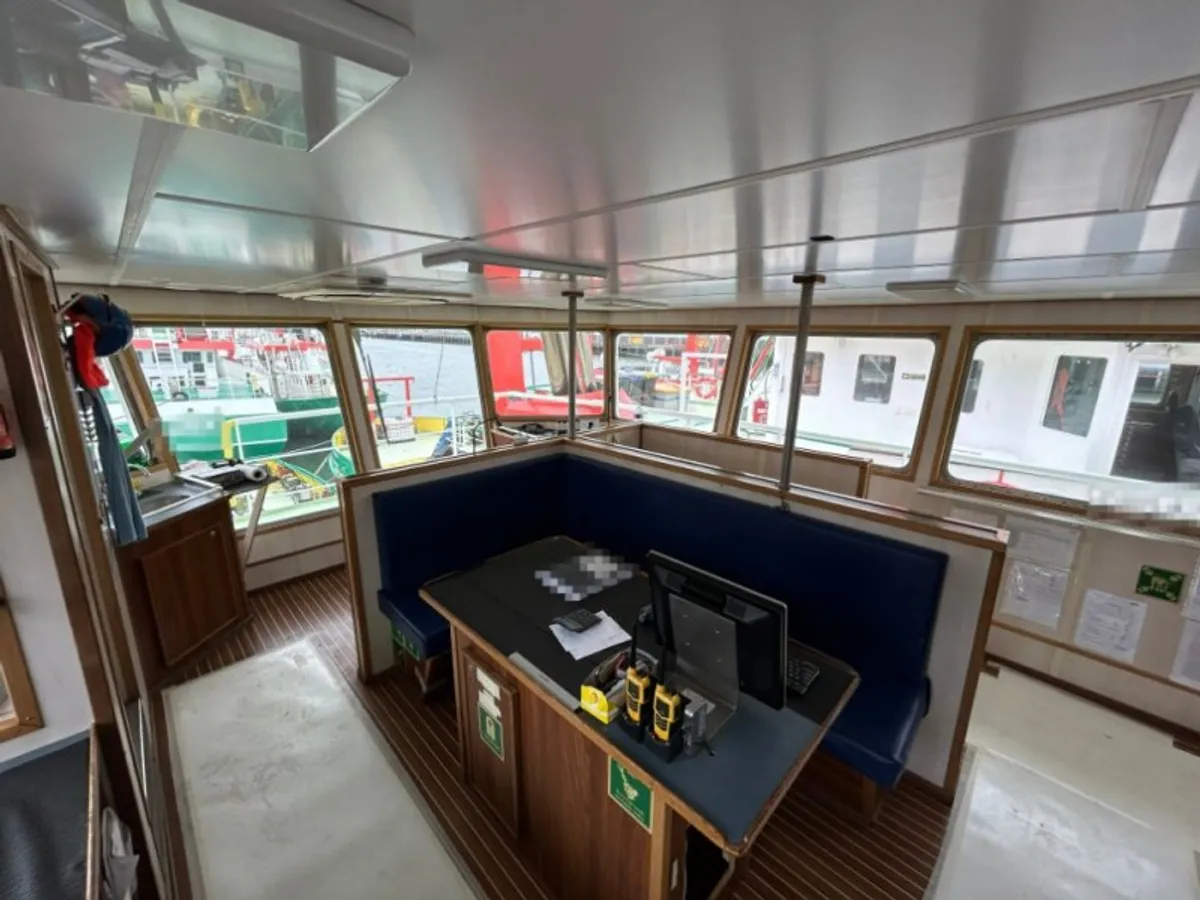 Navio de abastecimento à venda