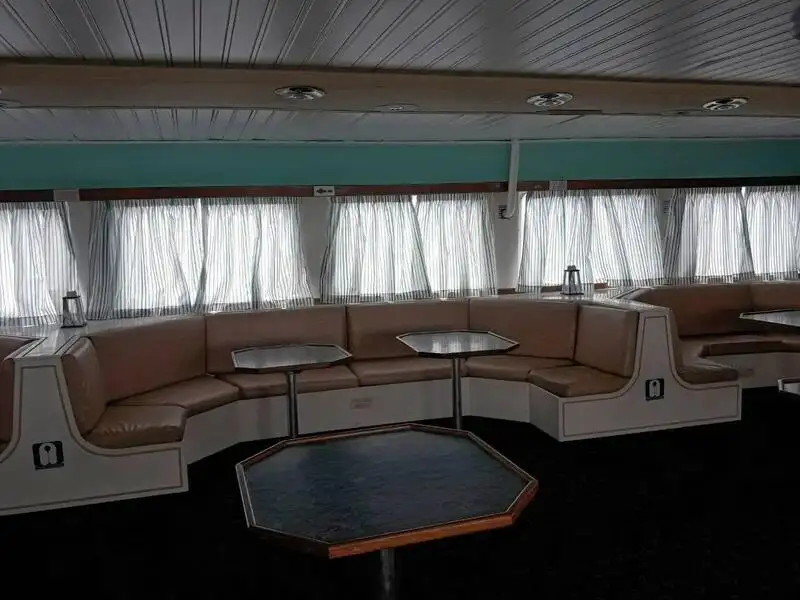 Navio de passageiros à venda