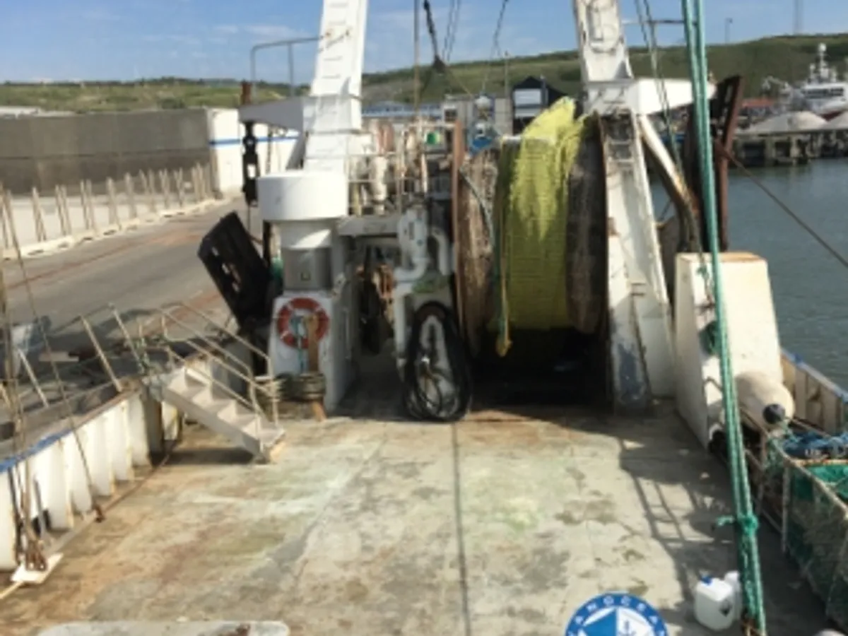Navio de pesca de arrasto à venda