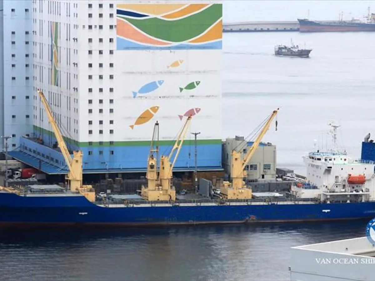Navio frigorífico à venda