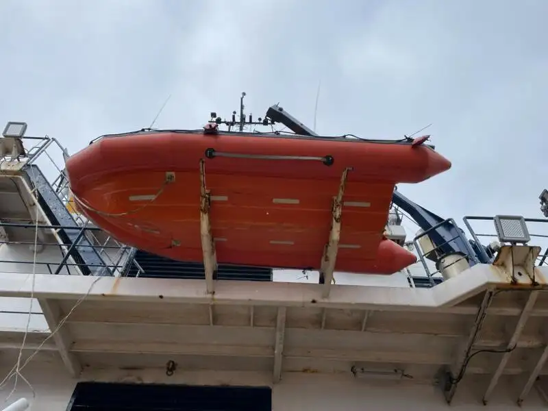 Navio de abastecimento à venda