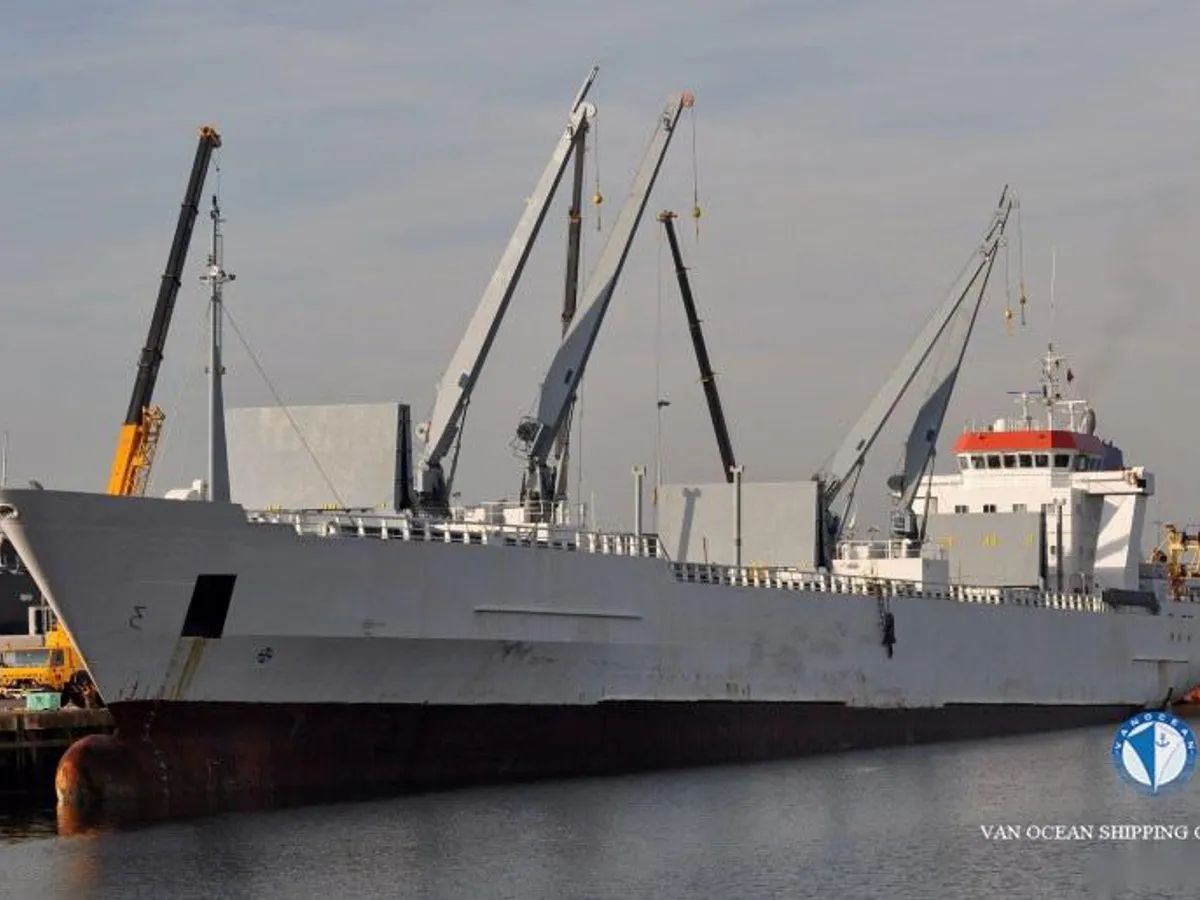 Navio frigorífico à venda