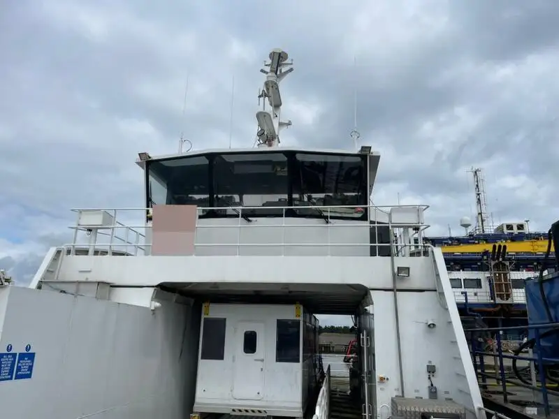 Navio porta-contêineres à venda