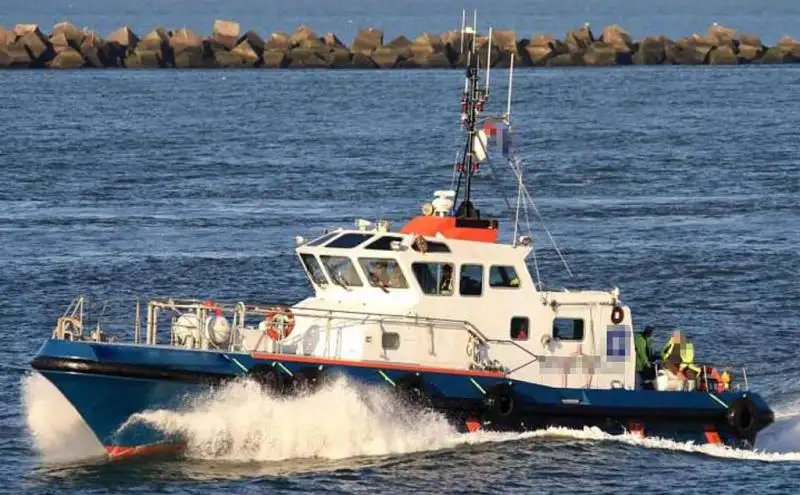 Barco de tripulação à venda