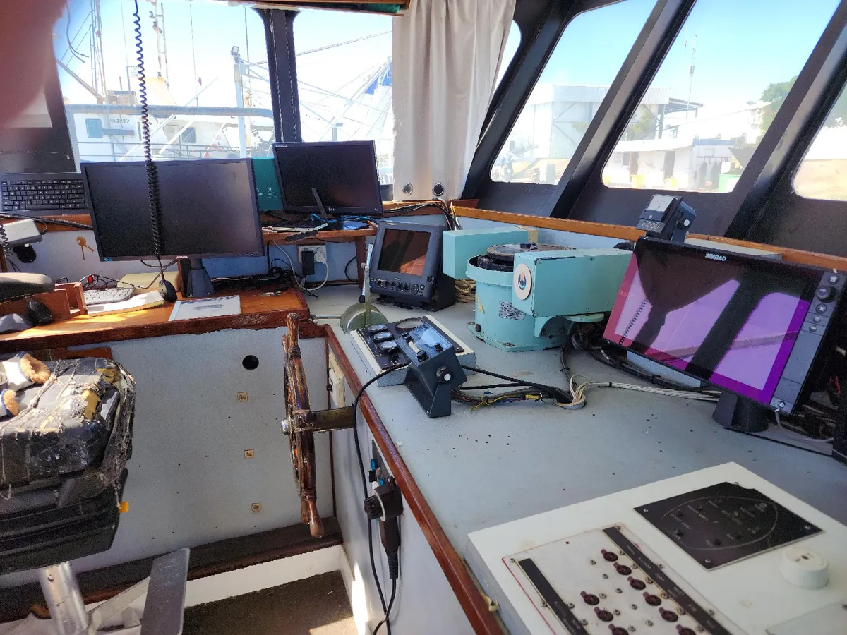 Navio de pesca de arrasto à venda