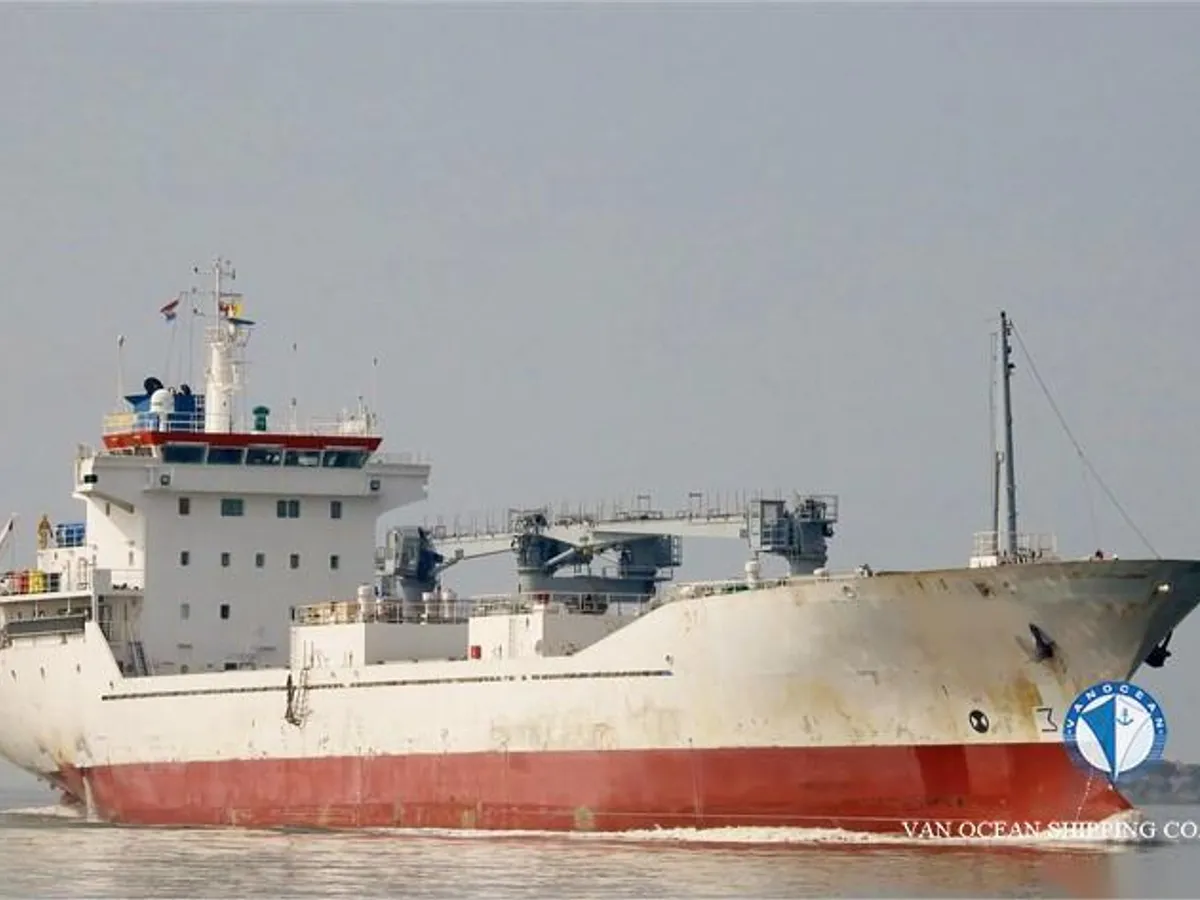 Navio frigorífico à venda