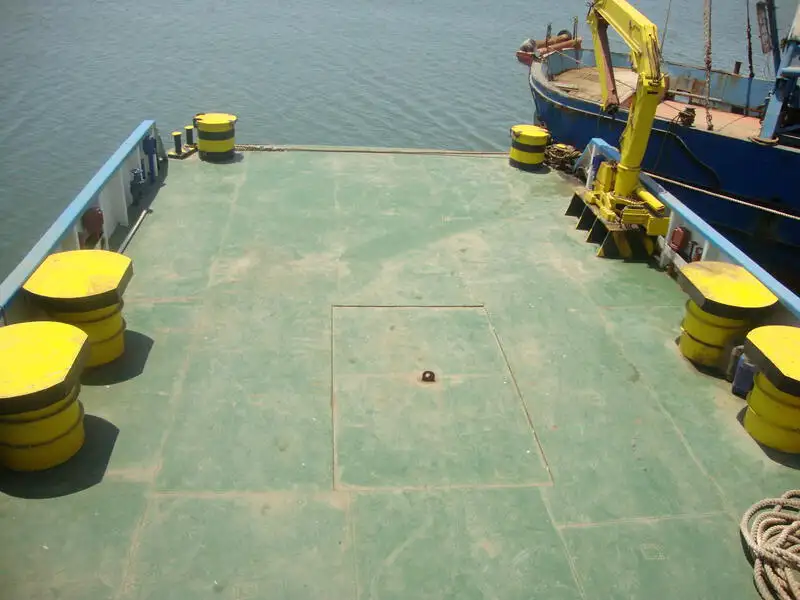 Barco de tripulação à venda