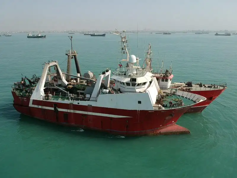 Navio de pesca de arrasto à venda
