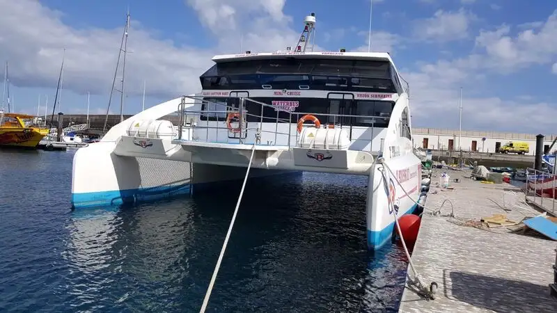 Navio de passageiros à venda