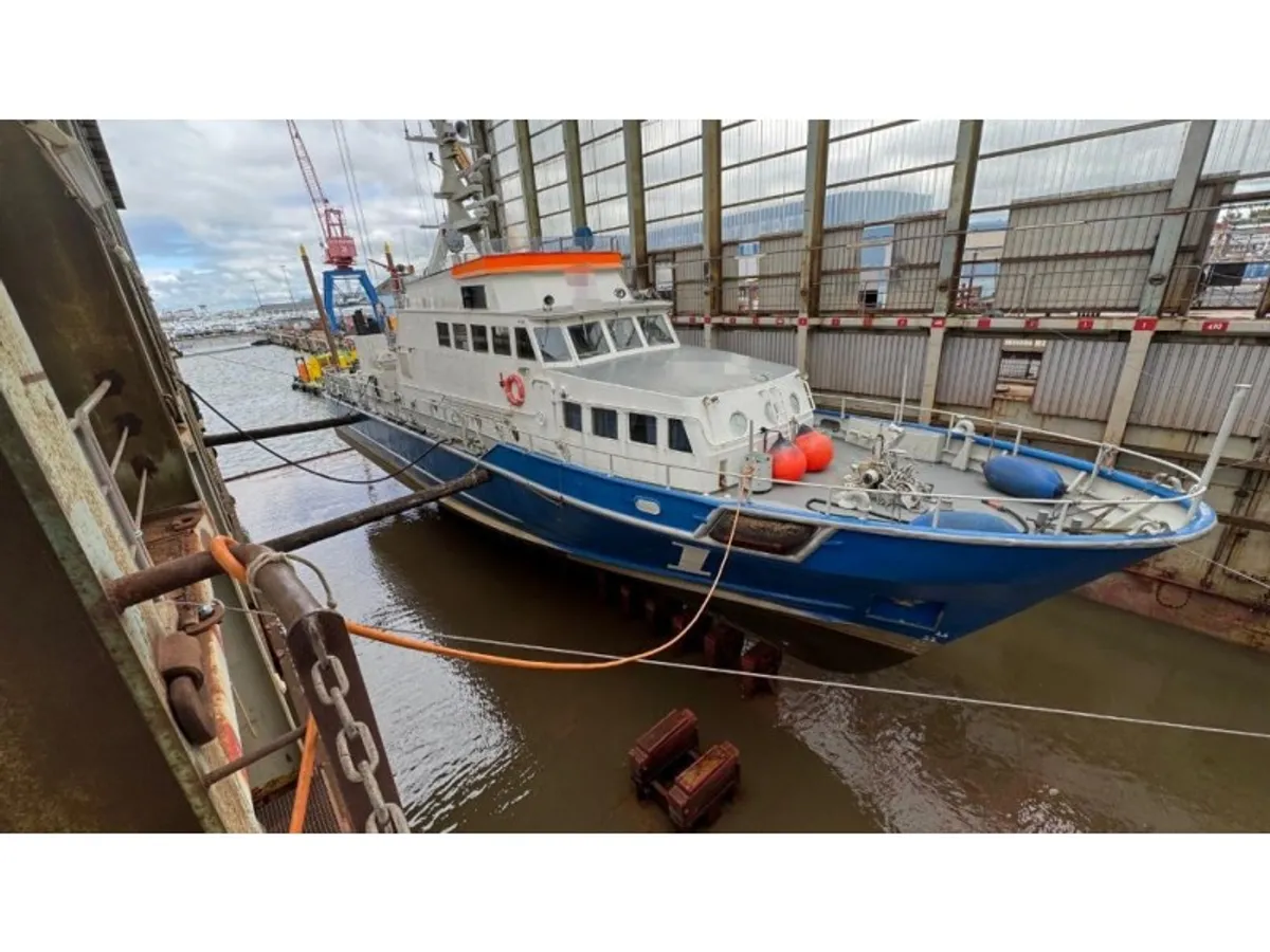 Navio de patrulha à venda