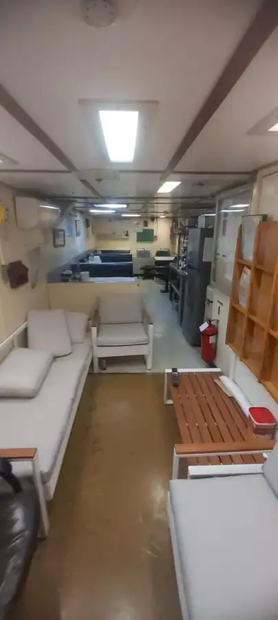 Navio de pesquisa à venda