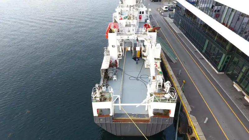 Navio porta-contêineres à venda