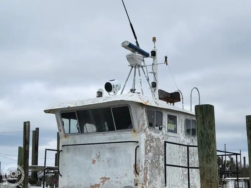Navio de abastecimento à venda