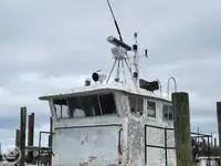 Navio de abastecimento à venda