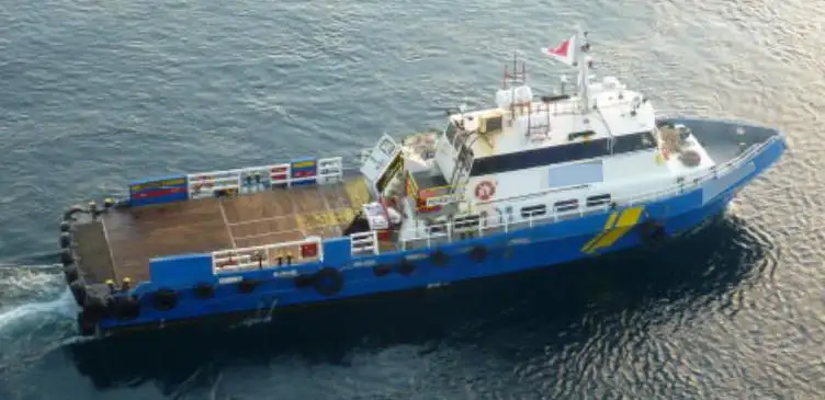 Barco de tripulação à venda