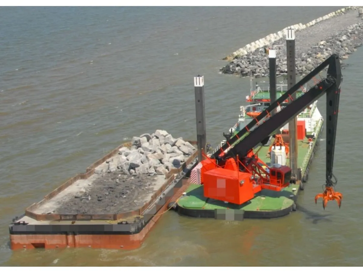 Barcaça à venda