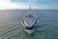 Barco de tripulação à venda