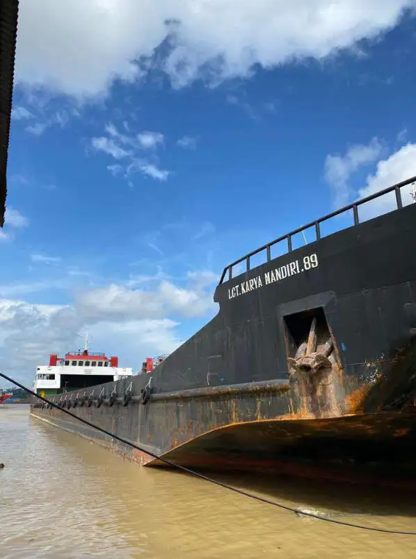 Balsa de desembarque, tanque à venda