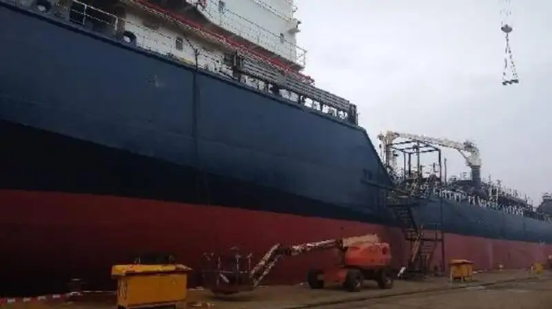 Navio-tanque de óleo/produtos químicos à venda