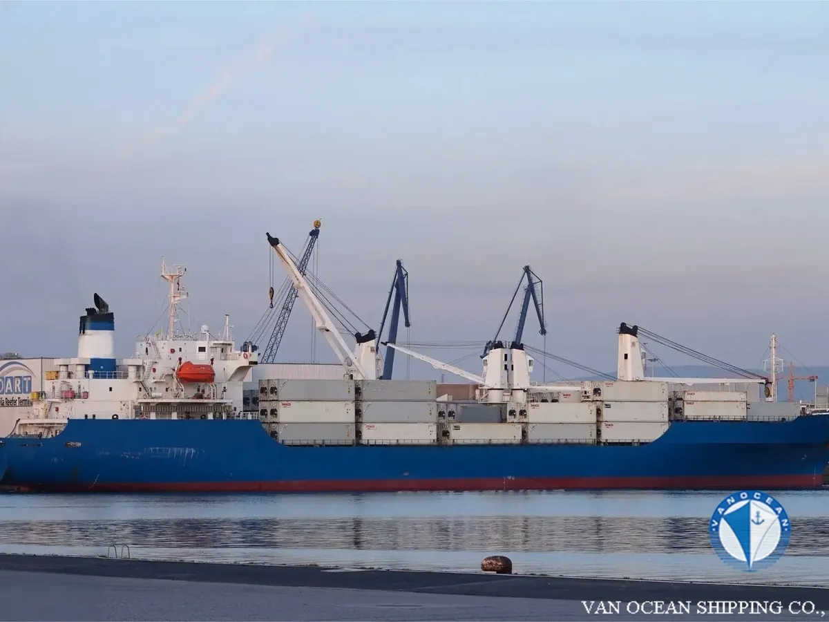 Navio frigorífico à venda