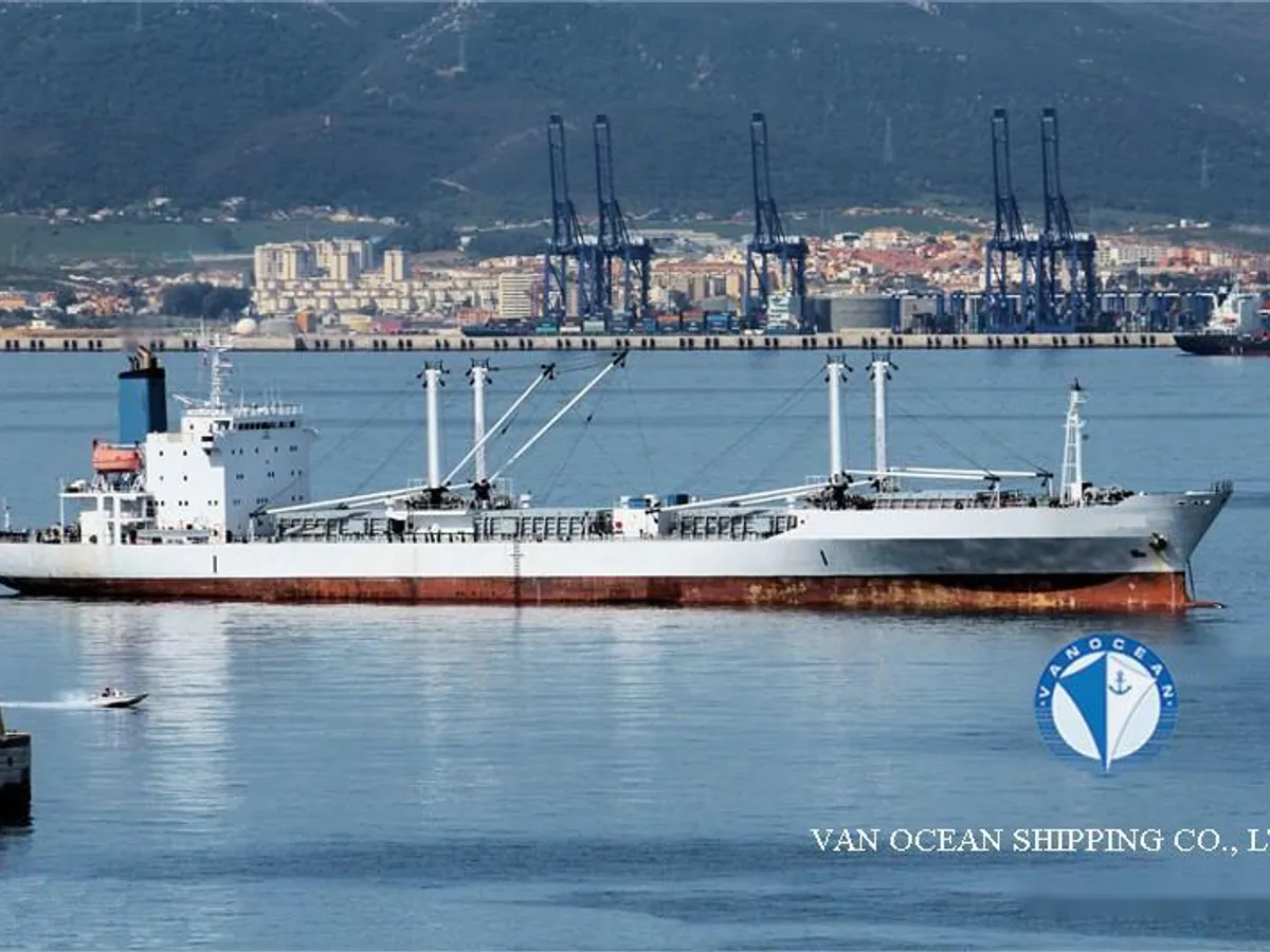 Navio frigorífico à venda