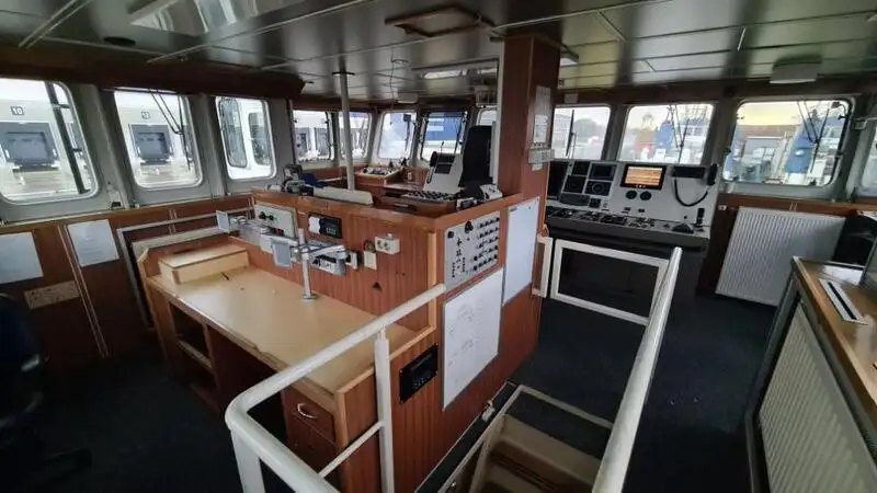 Navio de abastecimento à venda