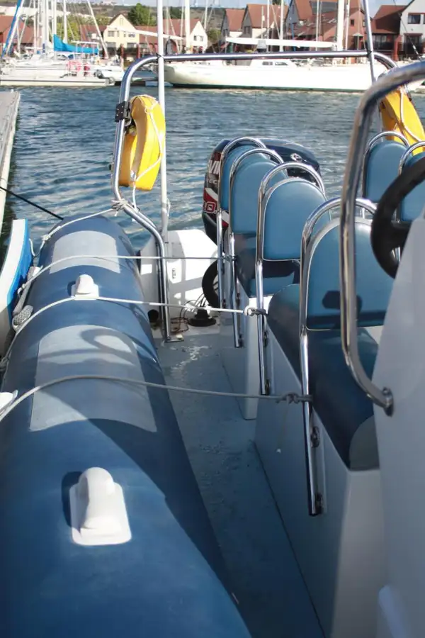 Bote inflável rígido à venda