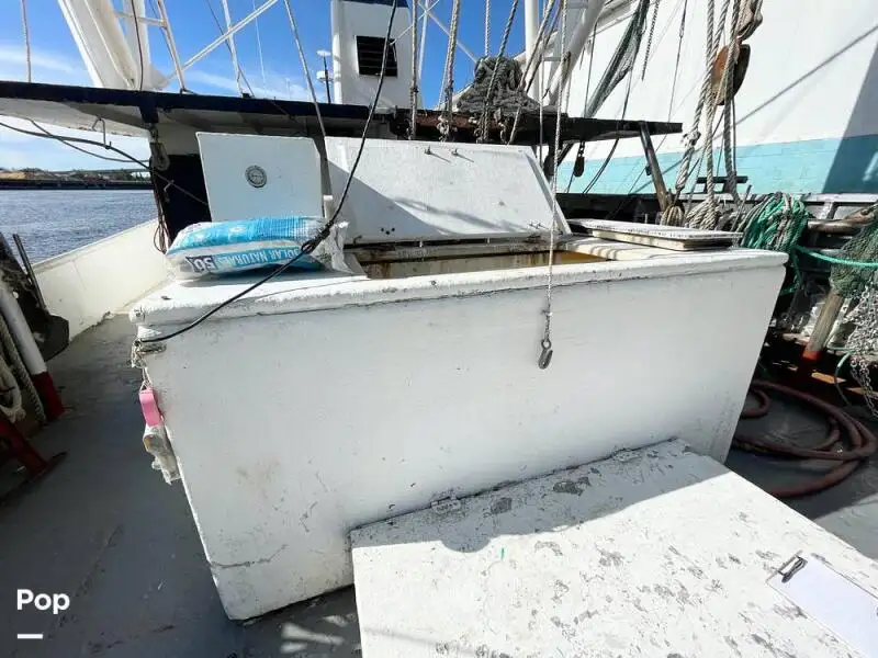 Navio de pesca de arrasto à venda