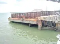 Barcaça à venda