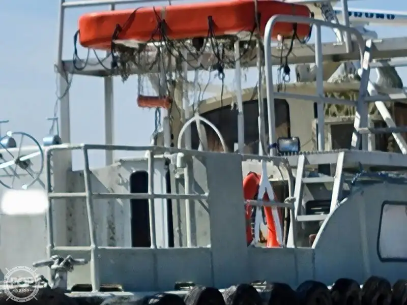 Barco de tripulação à venda