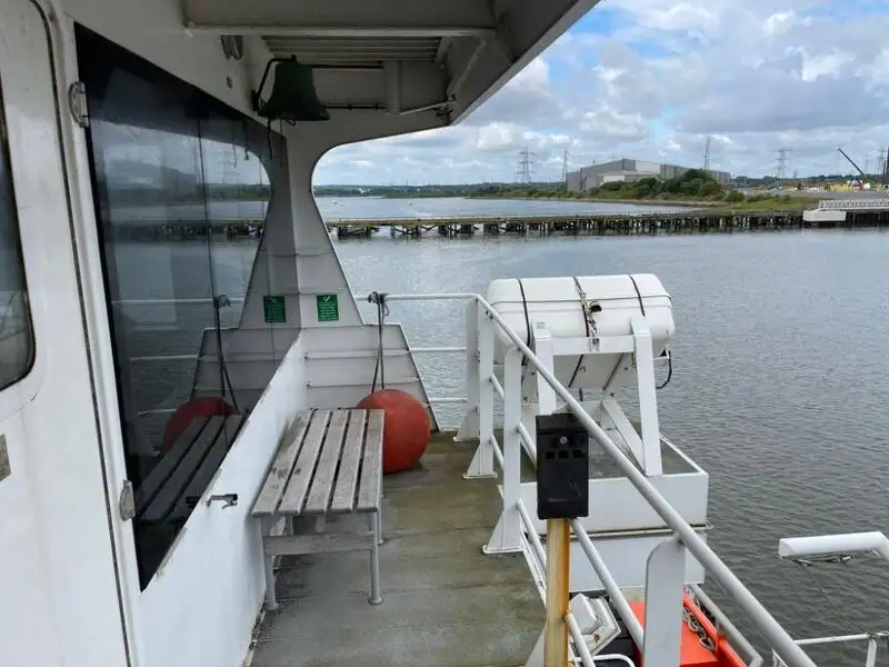 Navio porta-contêineres à venda