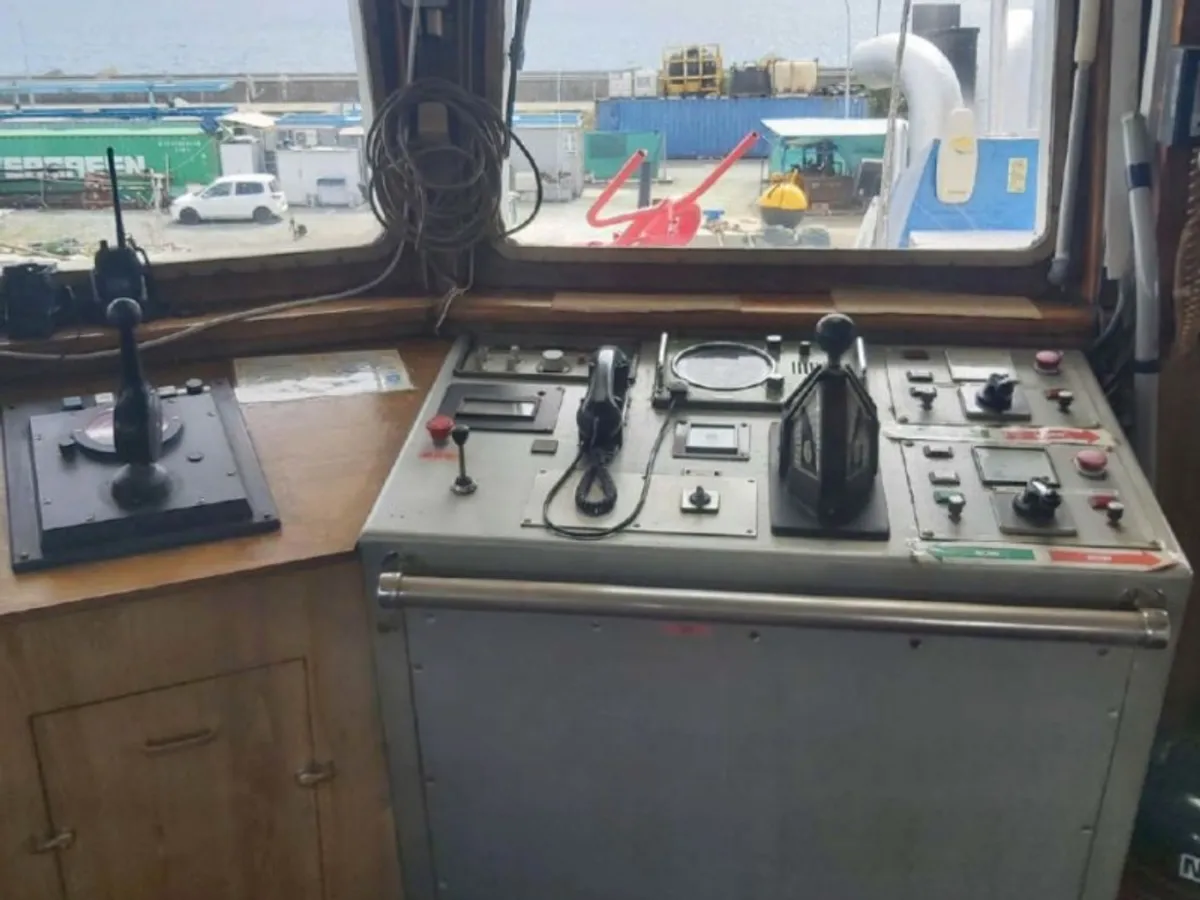 Navio de abastecimento à venda