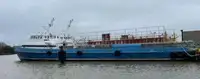 Barco de tripulação à venda