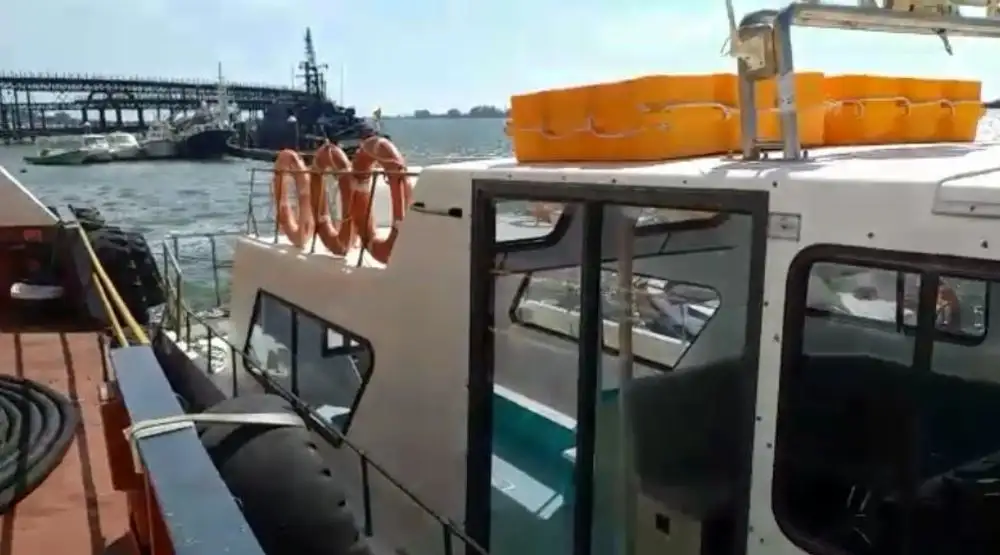 Barco de tripulação à venda