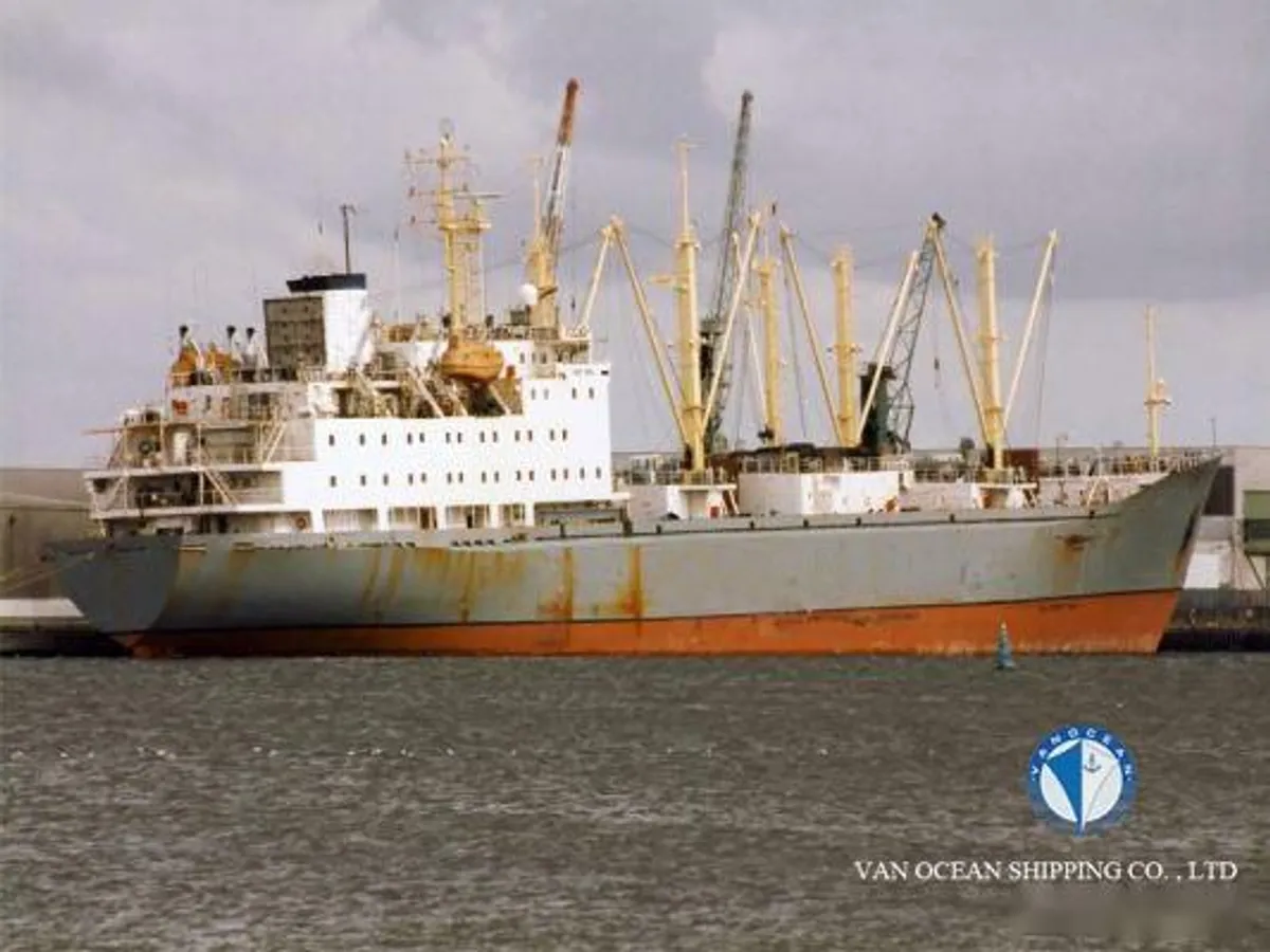 Navio frigorífico à venda
