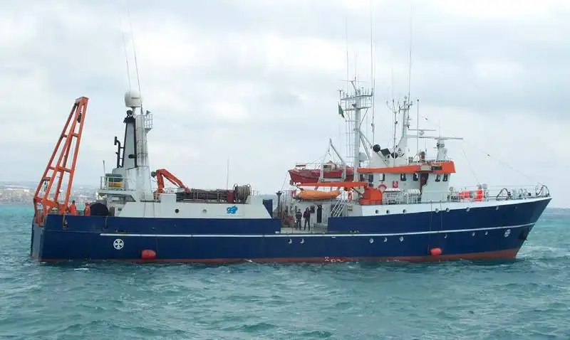 Navio de pesquisa à venda