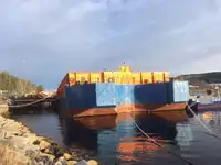 Barcaça à venda
