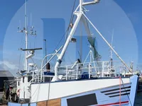 Navio transportador de peixes vivos à venda