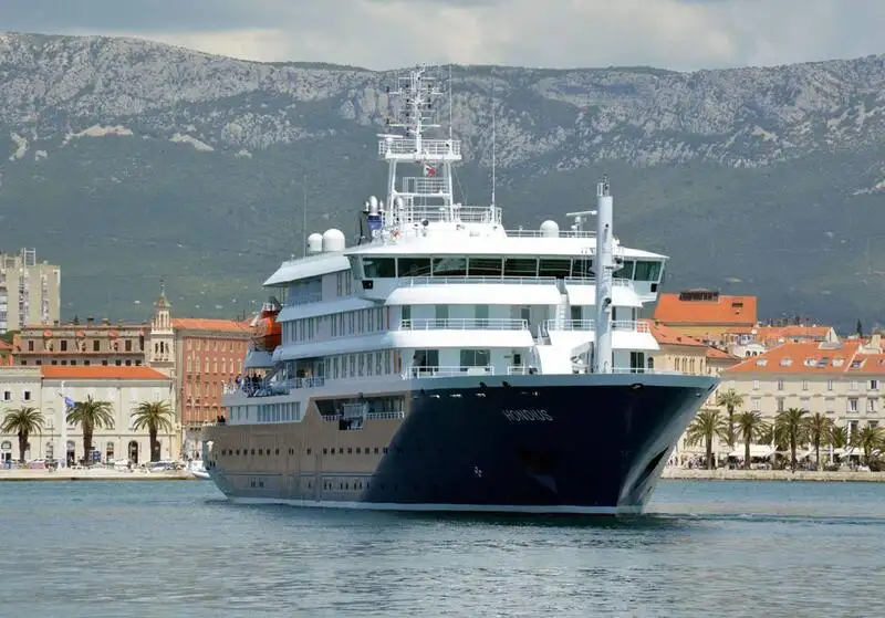 Navio de cruzeiro à venda