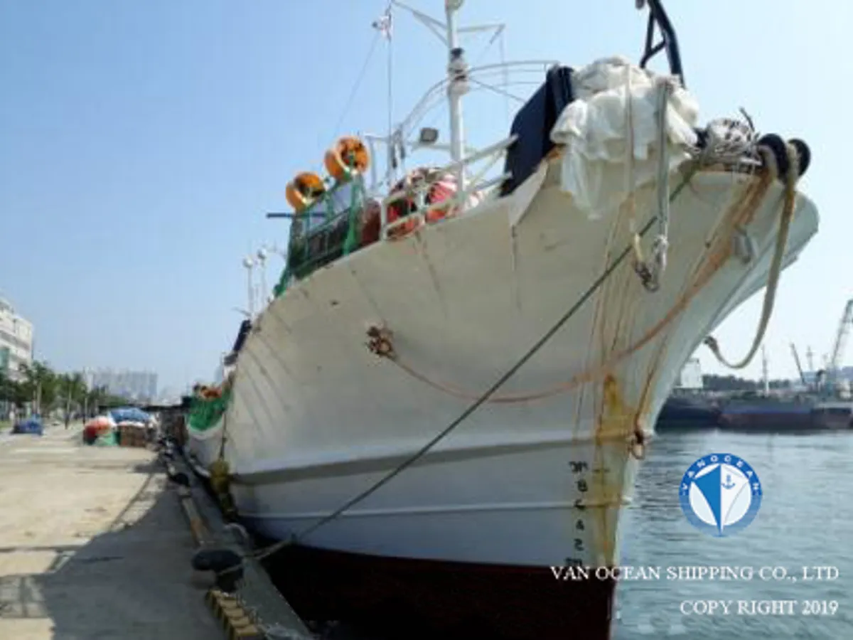 Navio de pesca de lula com anzol à venda