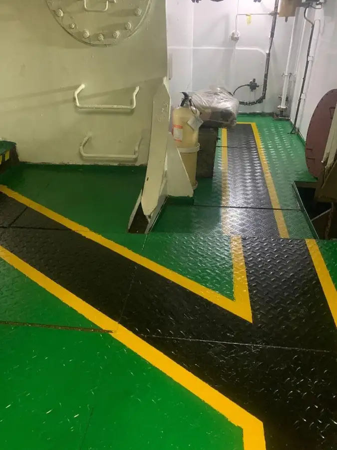 Navio de abastecimento à venda