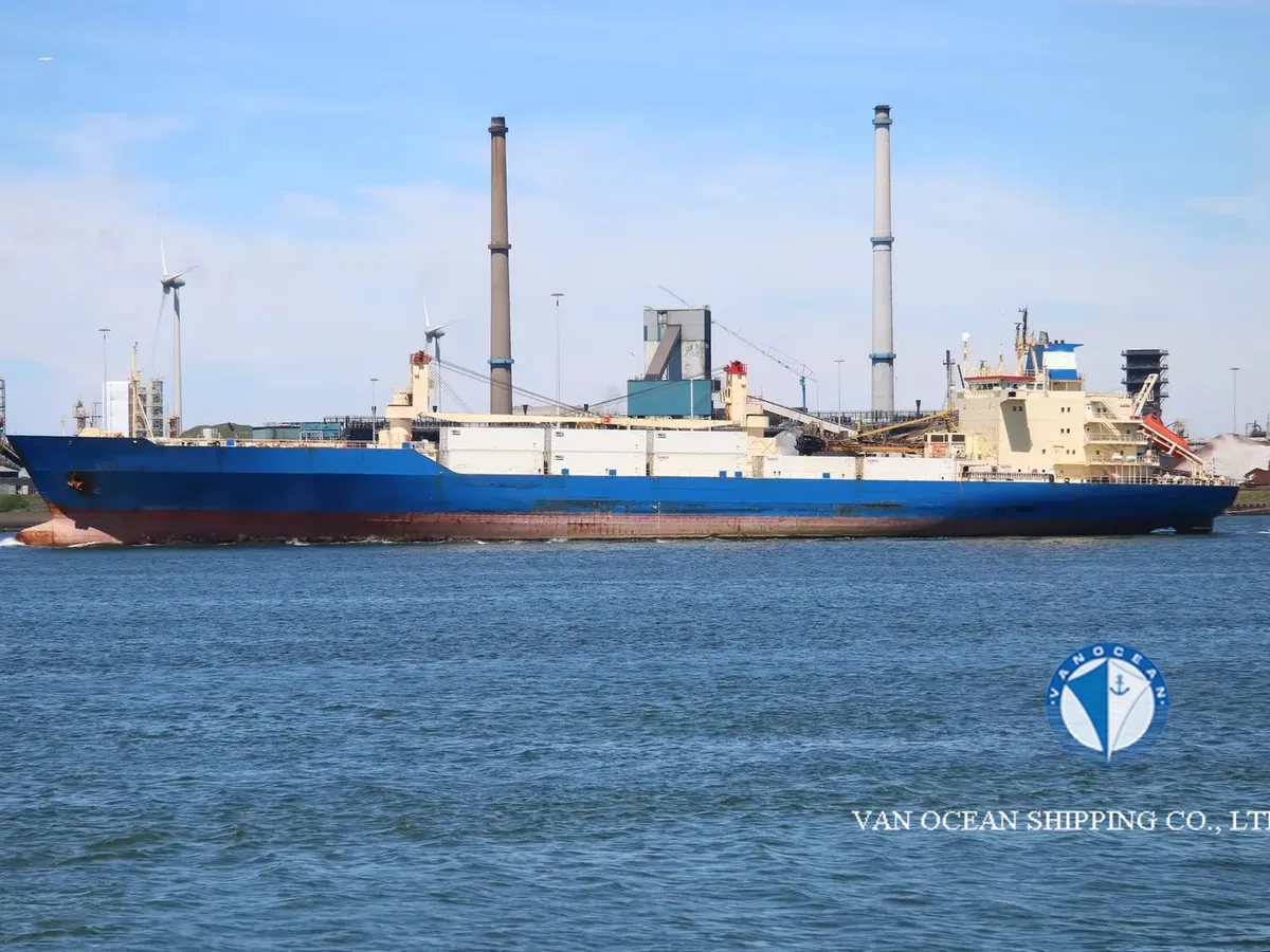 Navio frigorífico à venda
