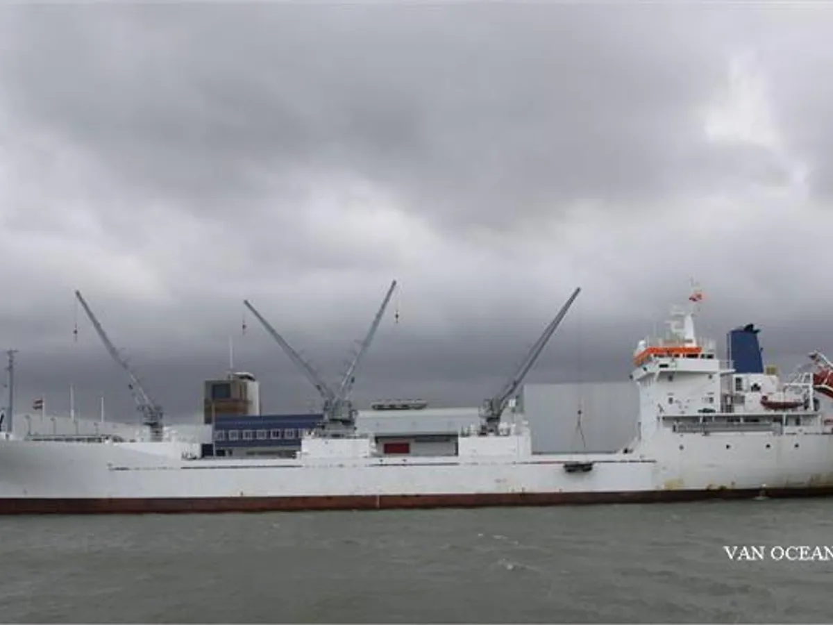 Navio frigorífico à venda