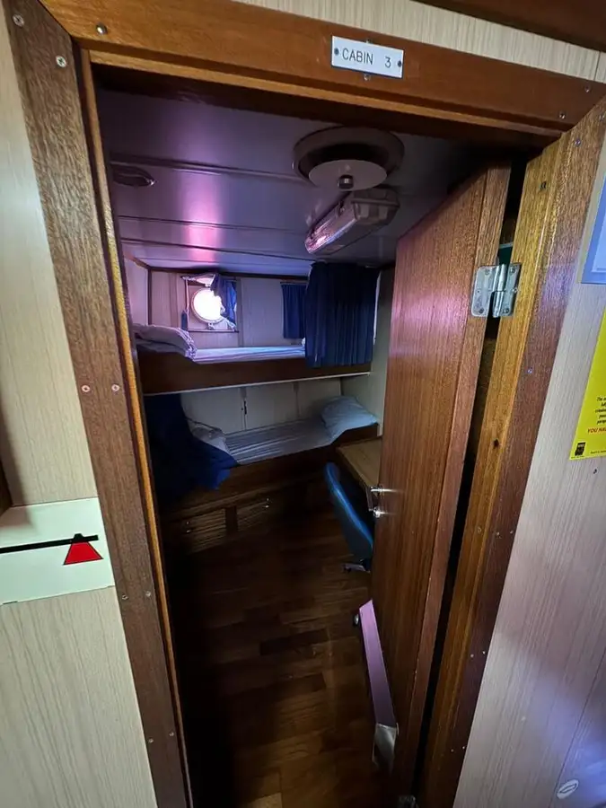Navio porta-contêineres à venda