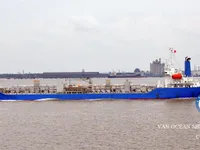 Navio-tanque de óleo/produtos químicos à venda