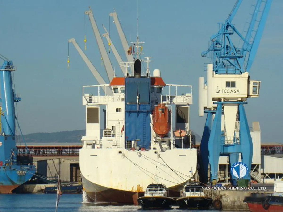 Navio frigorífico à venda