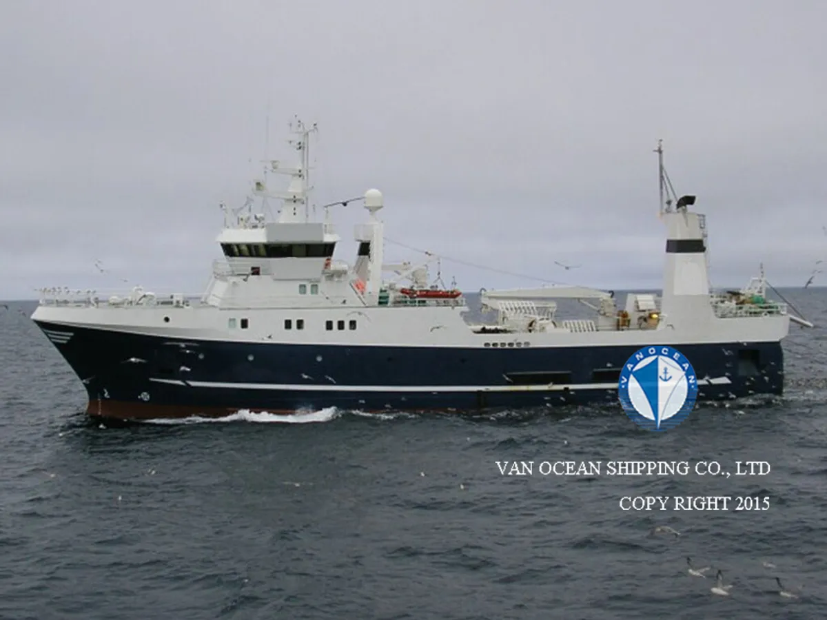 Navio de pesca de arrasto à venda